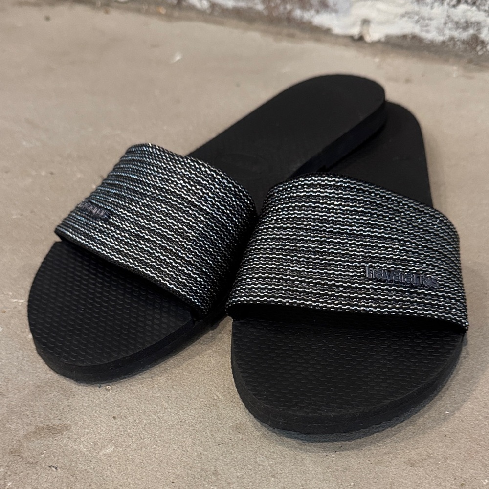 Havaianas- Black and Gray Slide Sandals